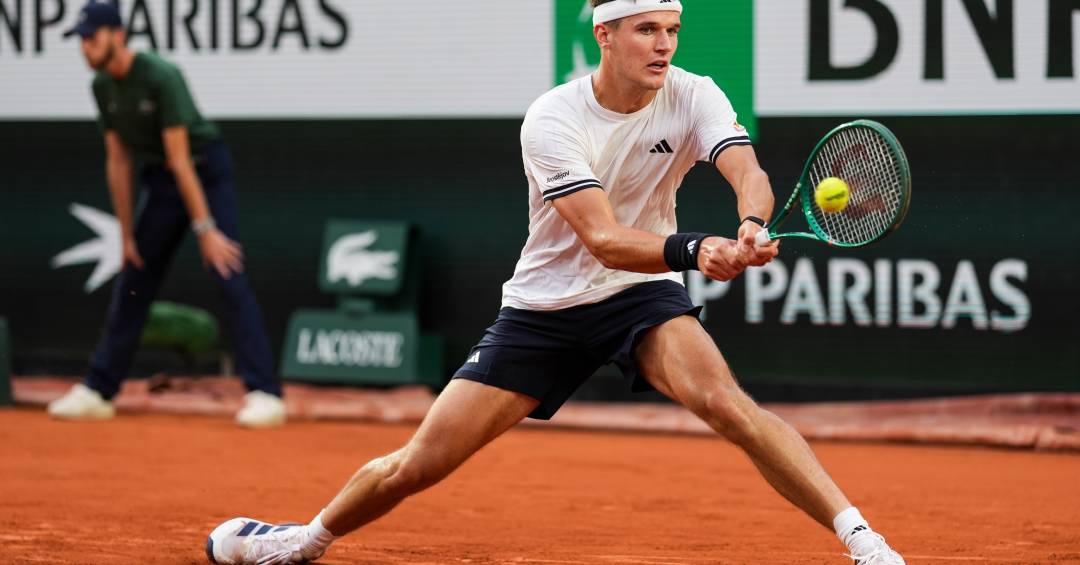Quem é Jakub Mensik, próximo adversário de João Fonseca em Roland Garros?