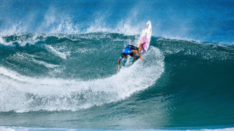 Quatro brasileiros avançam no Mundial de Surfe após prova em Saquarema