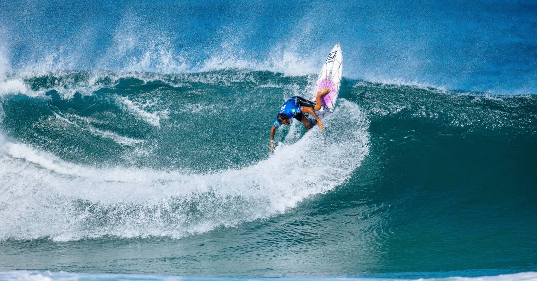 Quatro brasileiros avançam no Mundial de Surfe após prova em Saquarema