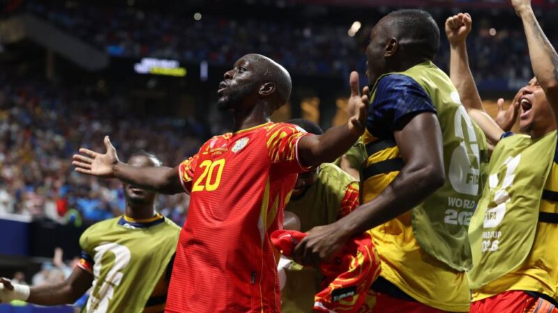 Classificação inédita: RD Congo vence Uzbequistão e avança ao mata-mata