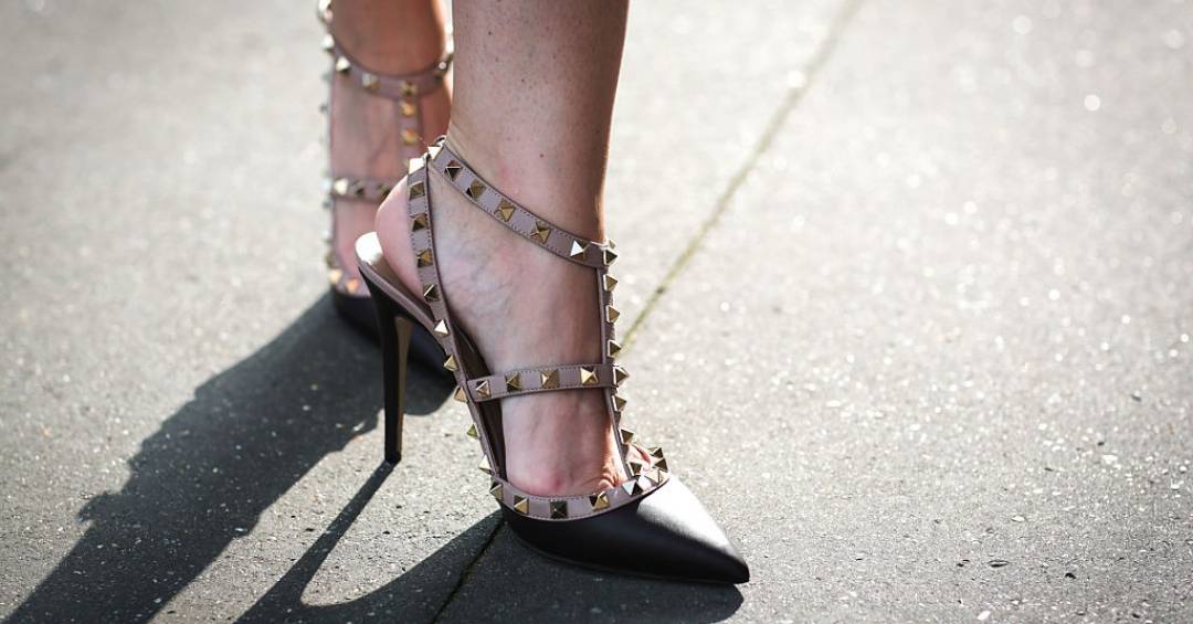 O que é Valentino Rockstud, salto de 10 mil reais que bomba entre famosas?