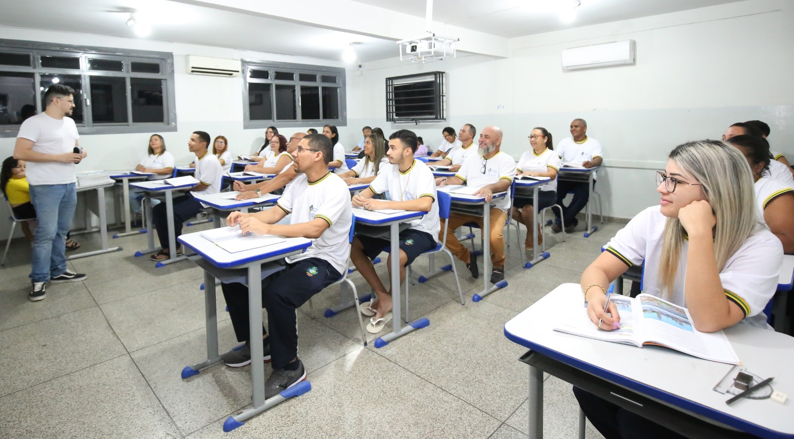 Governo abre matrículas da EJA para quem deseja concluir os estudos