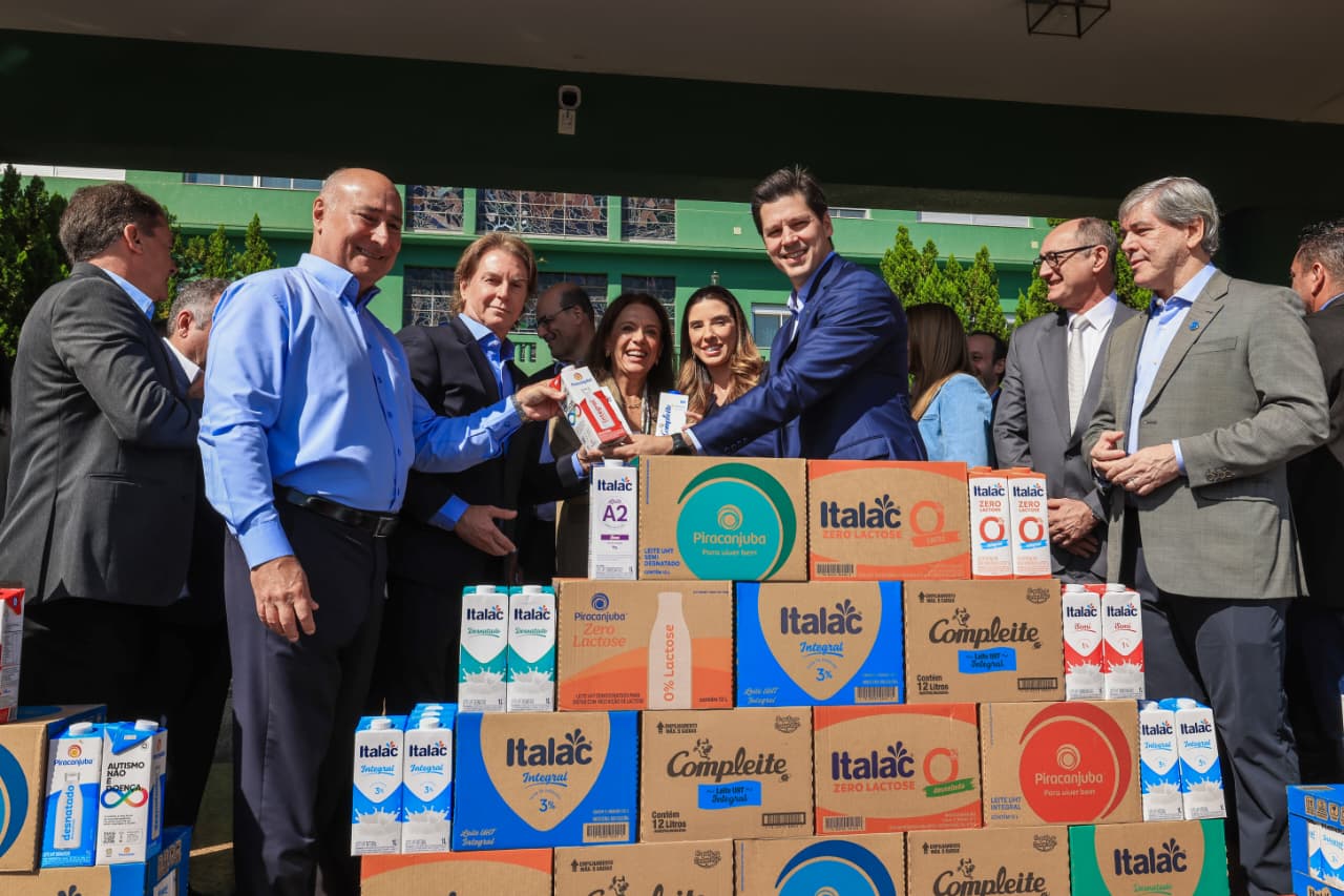 Governo de Goiás recebe 61 mil litros de leite para doação