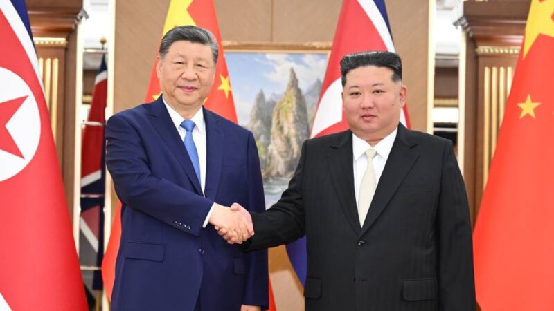 Sob aplausos, Xi chega à Coreia do Norte para reforçar laço ‘invencível’ com Kim Jong-un