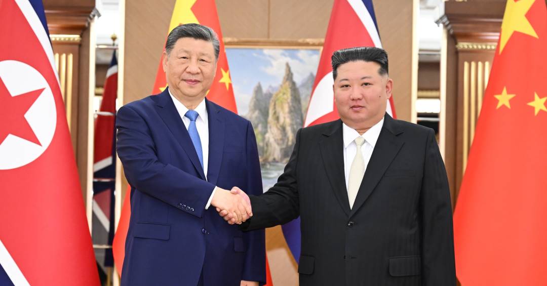 Sob aplausos, Xi chega à Coreia do Norte para reforçar laço ‘invencível’ com Kim Jong-un