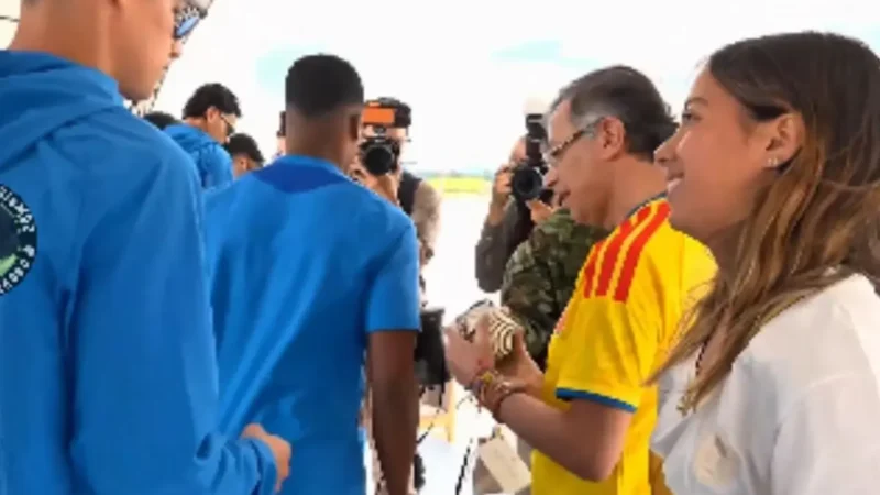 James nega foto com filha do presidente da Colômbia