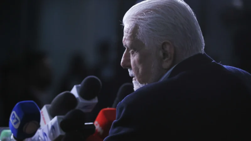 Jaques Wagner deixa liderança do governo no Senado