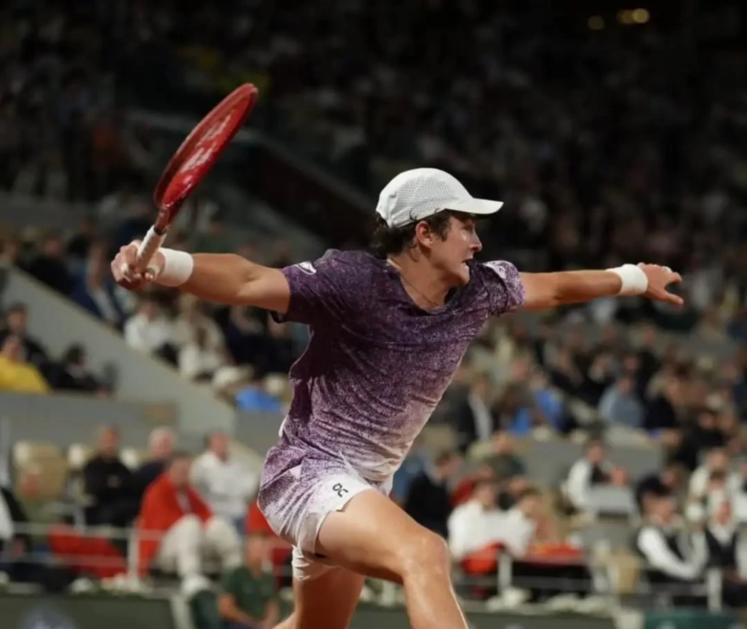 João Fonseca cai em Roland Garros após campanha heroica