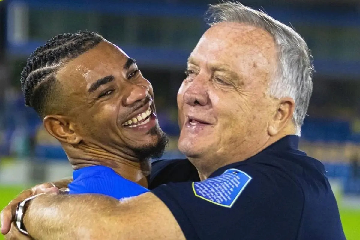 Jogador de Curaçao revela tem nome em homenagem a ídolo do Vasco