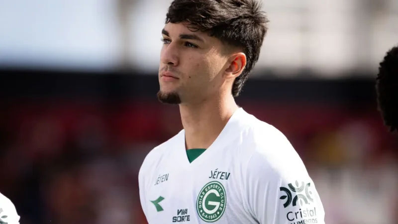 Lucas Rodrigues se lesiona no 2º tempo e vira preocupação no Goiás