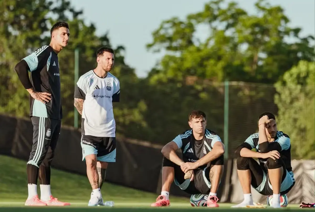 Messi treina separado, mas deve jogar na estreia da Argentina