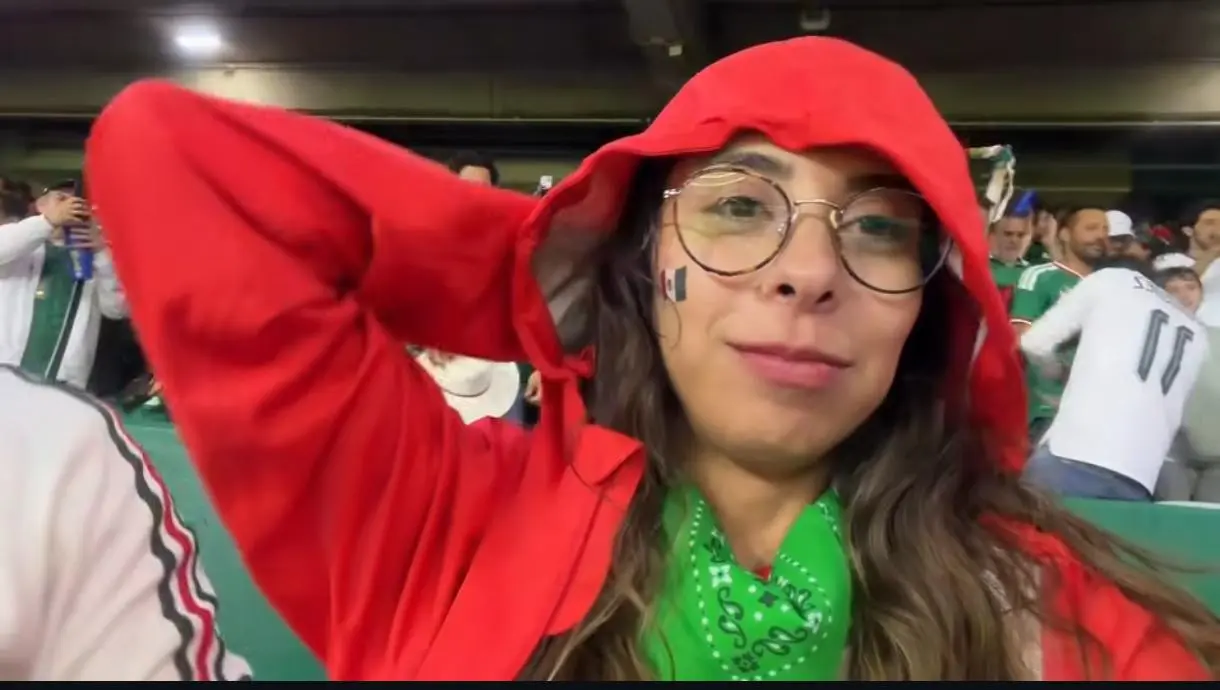 Mexicana reclama de “banho de cerveja” durante jogos da Copa