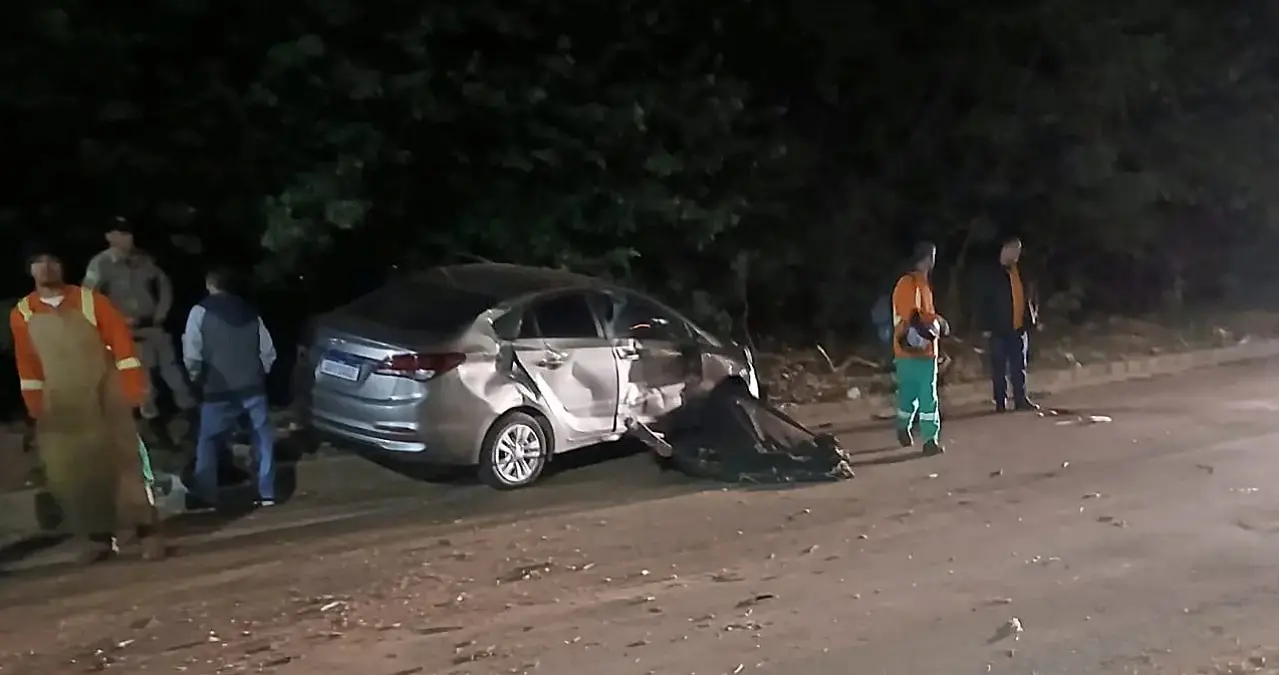 Motorista embriagado invade canteiro e atropela servidores da Comurg em Goiânia