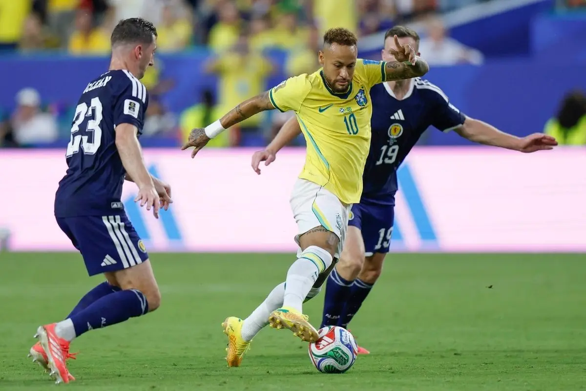 Neymar ganhou pontos com Ancelotti, diz jornal espanhol