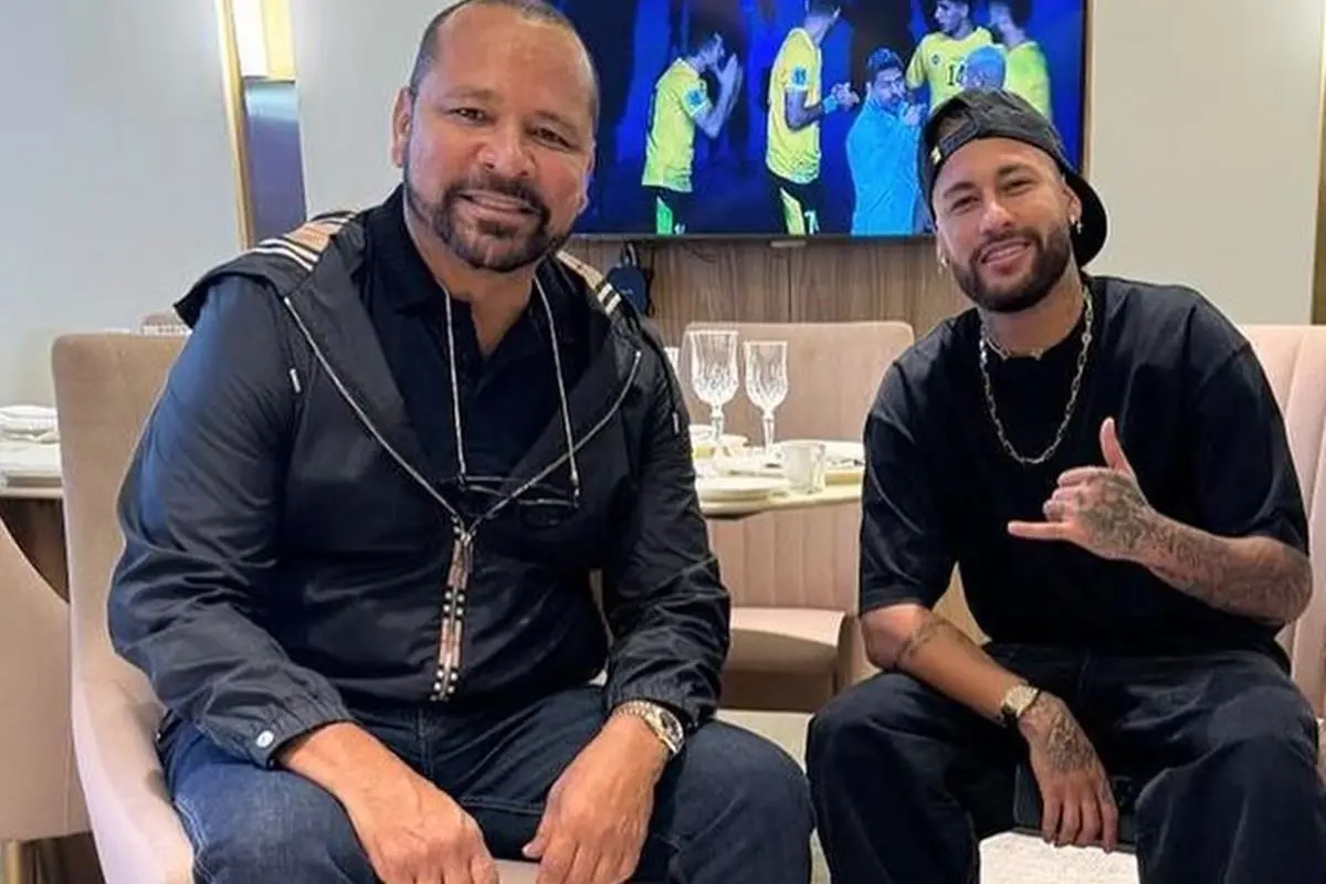 Neymar pai aluga mansão de Star Wars para Copa; fotos