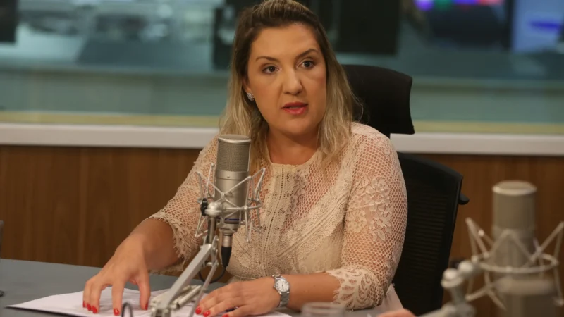 Quem é a cotada para ser o “Posto Ipiranga” de Flávio Bolsonaro