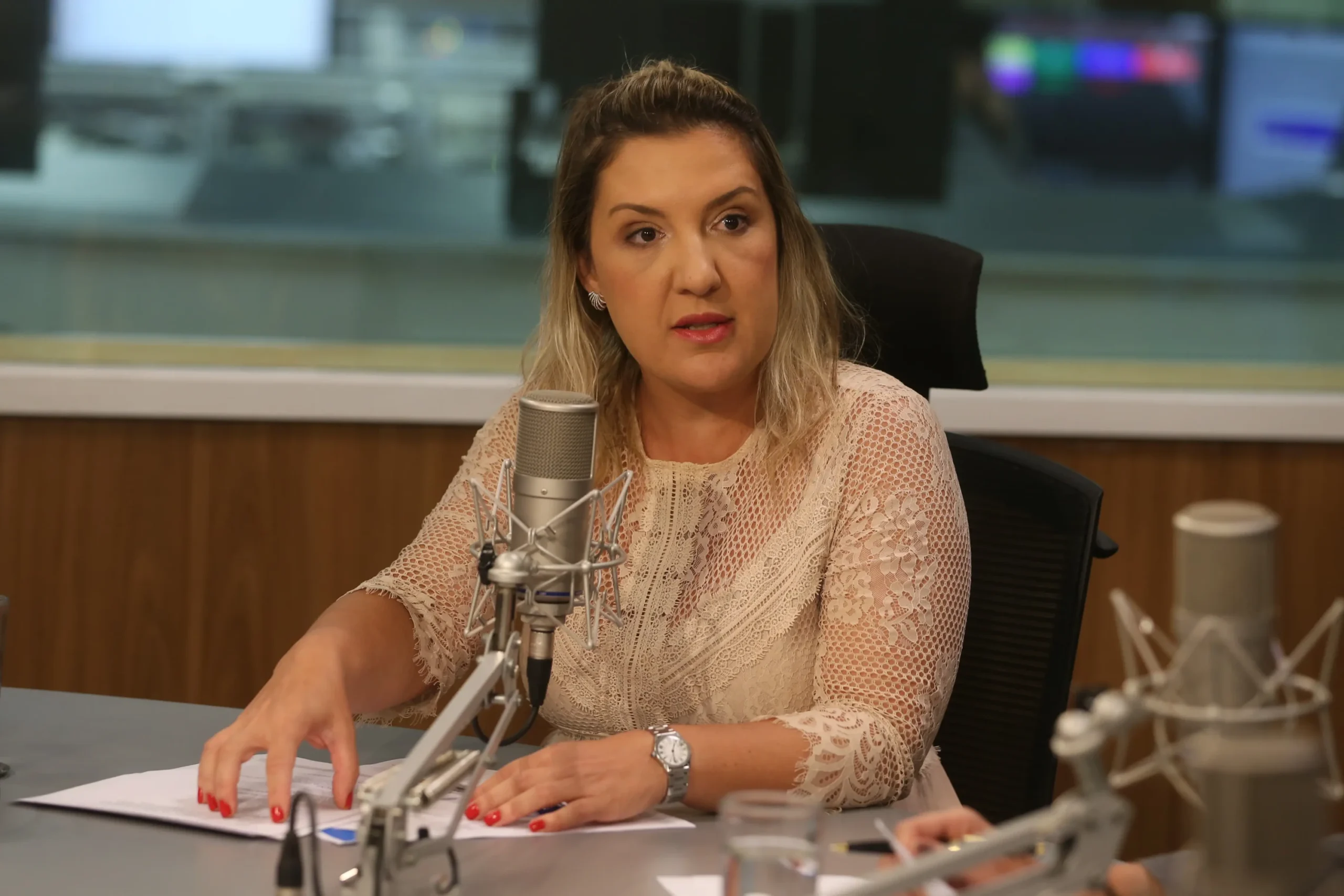 Quem é a cotada para ser o “Posto Ipiranga” de Flávio Bolsonaro