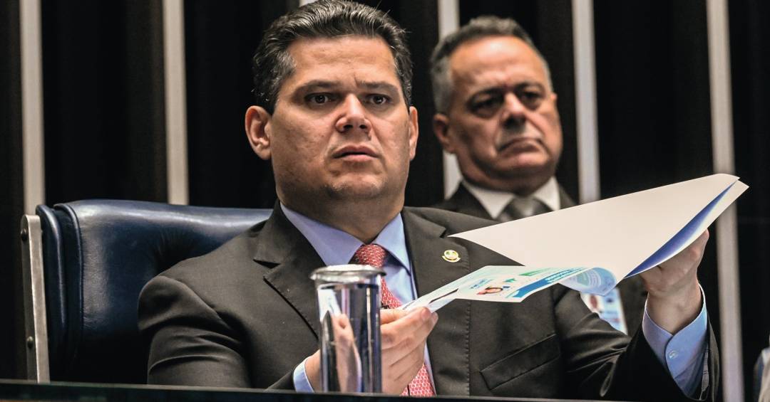 PEC do fim da escala 6×1 pode ter virada em reunião de Alcolumbre com autores