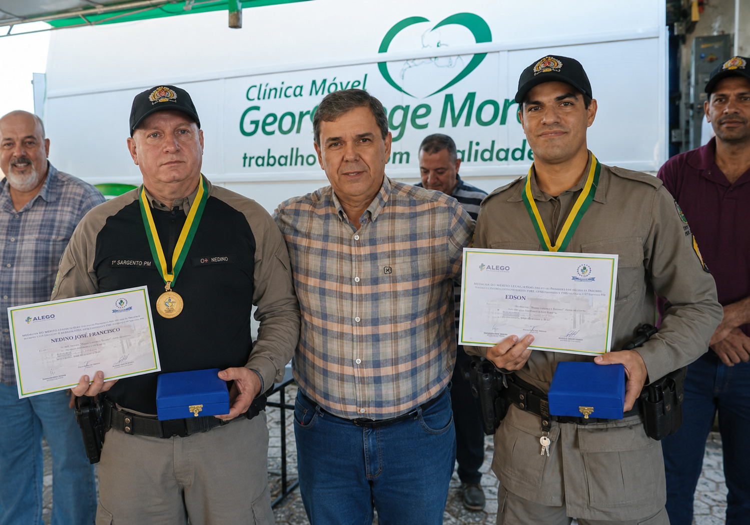 Sargentos do 12º BPM recebem Medalha Pedro Ludovico