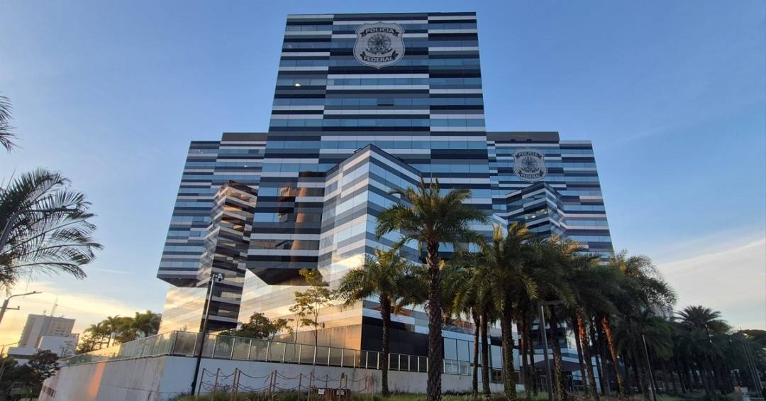 PF deflagra operação contra esquema de corrupção, contrabando e lavagem de dinheiro