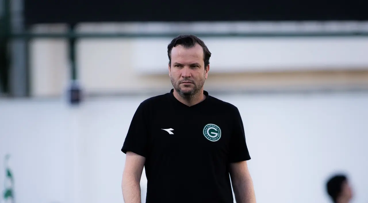 Seis clássicos, nenhuma derrota: Daniel Paulista transforma o Goiás contra os rivais
