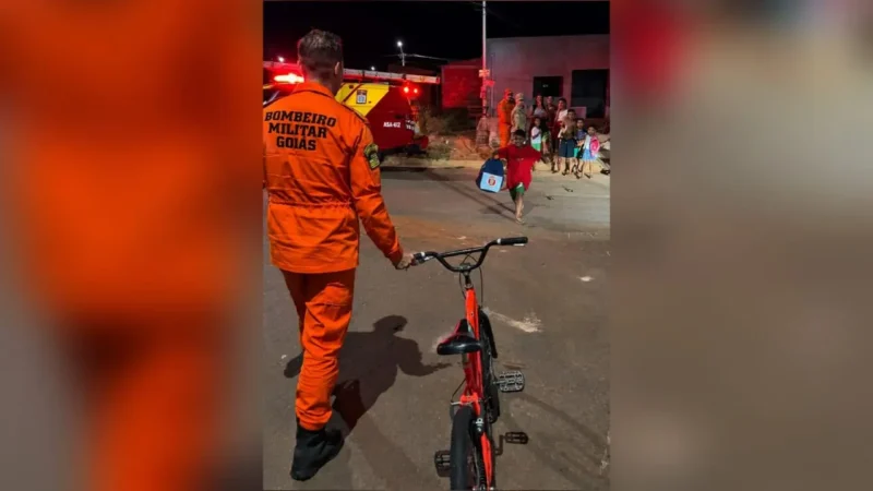 Sonho de ser bombeiro mobiliza rede de solidariedade para construir casa de menino em Senador Canedo