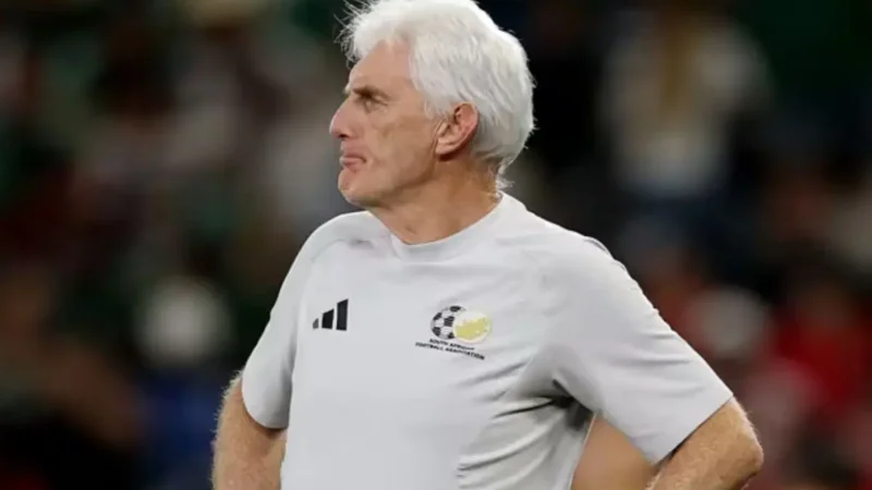 Técnico da África do Sul entra para história da Copa; veja motivo