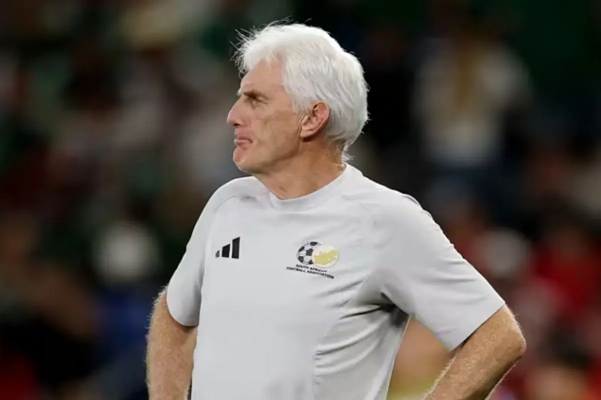 Técnico da África do Sul entra para história da Copa; veja motivo
