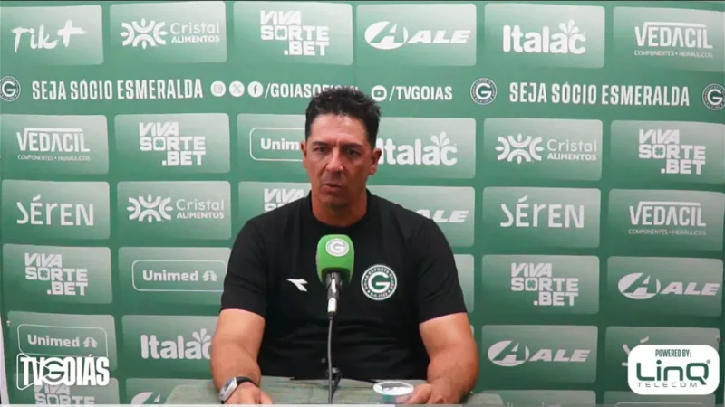 Técnico revela bastidores da reação do Goiás na série B