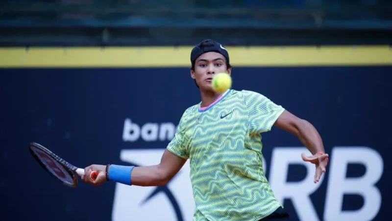 Tenista de Goianésia disputa final juvenil em Roland Garros