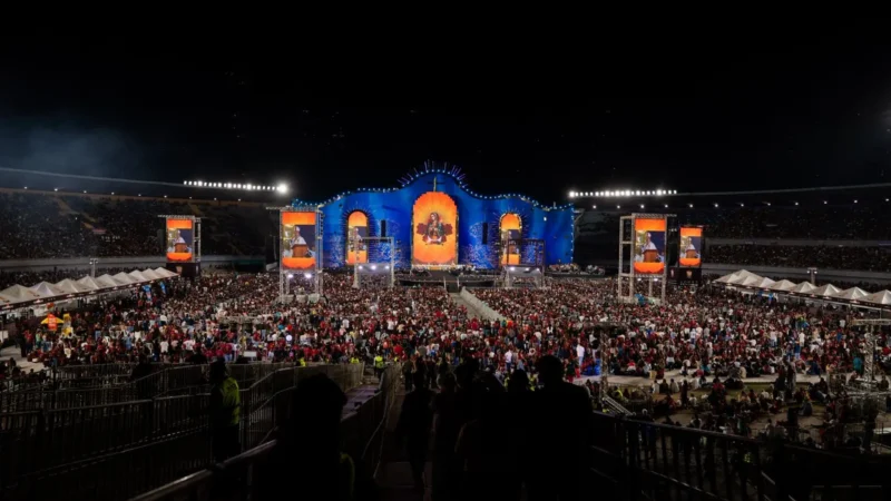 Totus Tuus 2026 montou maior palco da história do Serra Dourada