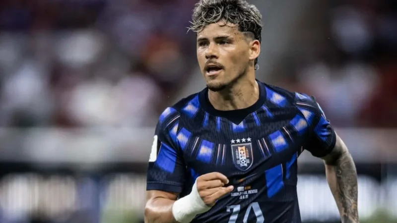 Uruguai é a única campeã já eliminada da Copa