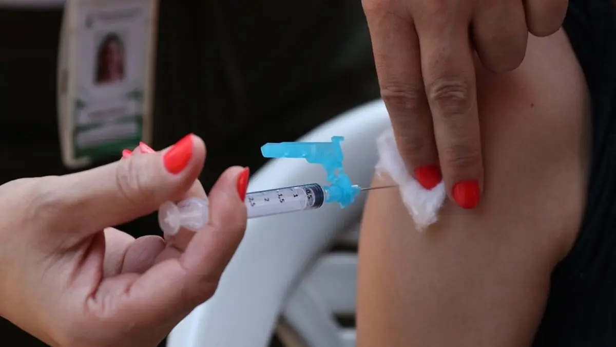 Vacina contra o HPV para jovens de 15 a 19 anos segue disponível até 30 de junho em Goiânia