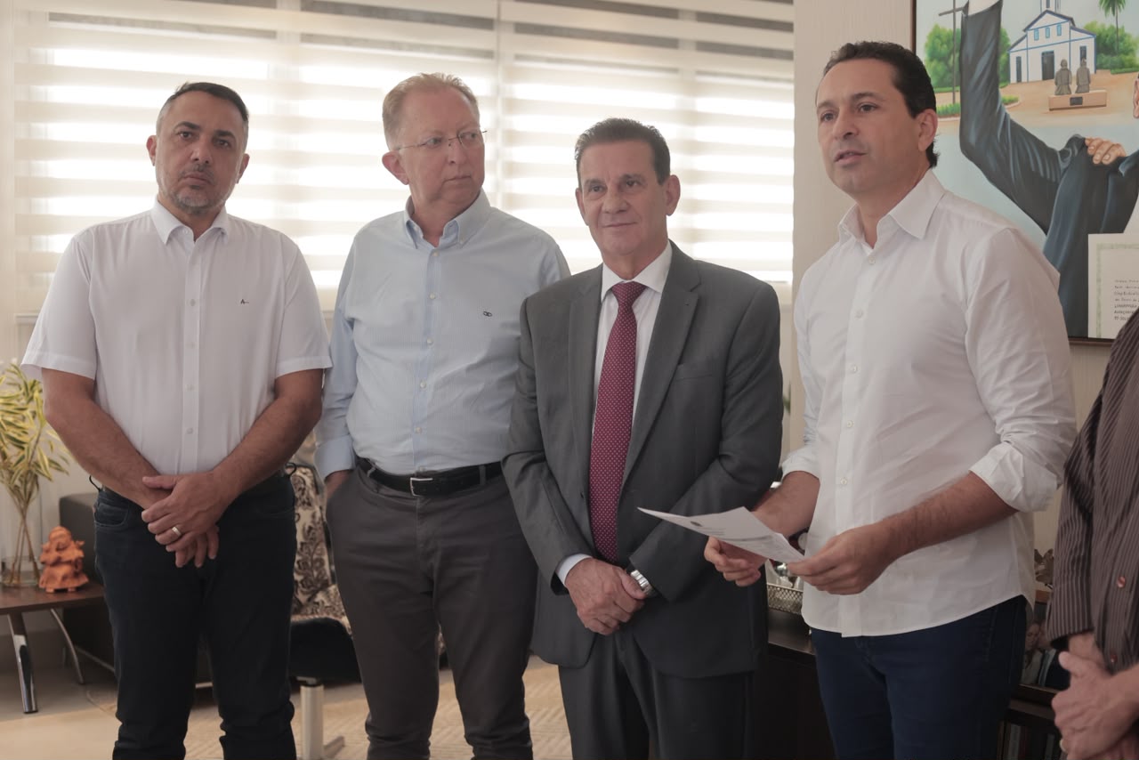 Vanderlan presta contas e recebe apoio em Aparecida