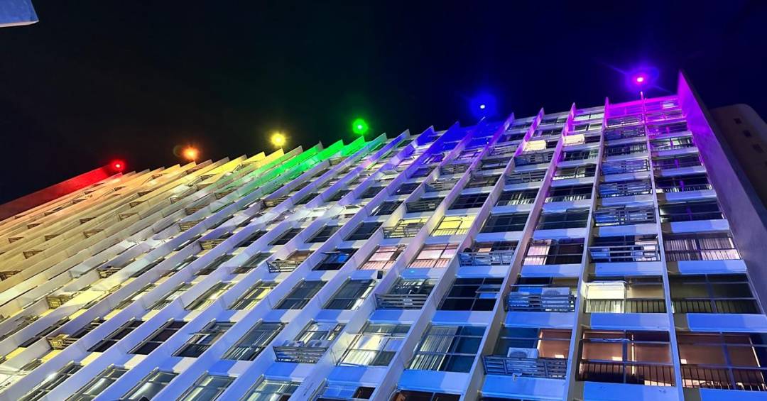 STM se ilumina em homenagem ao mês do Orgulho LGBT pela primeira vez em mais de 200 anos