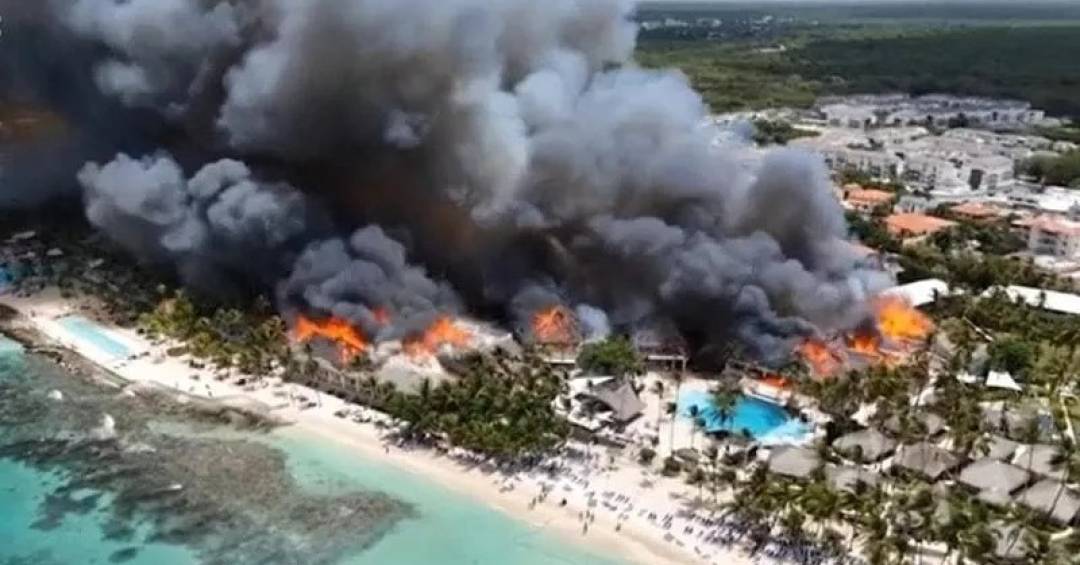 Incêndio em resort na República Dominicana deixa turista morta e força saída de 1.700 hóspedes