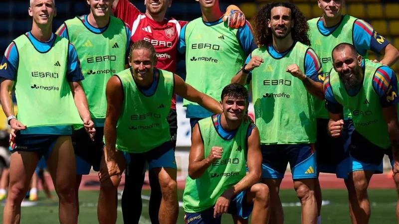 Yamal e Nico começam no banco