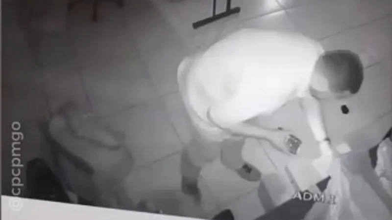Zelador desliga luzes e vira câmeras para furtar encomendas em condomínio de Aparecida