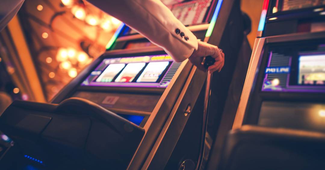 Escala milionária: viajante ganha R$ 18 milhões em caça-níqueis no aeroporto de Las Vegas