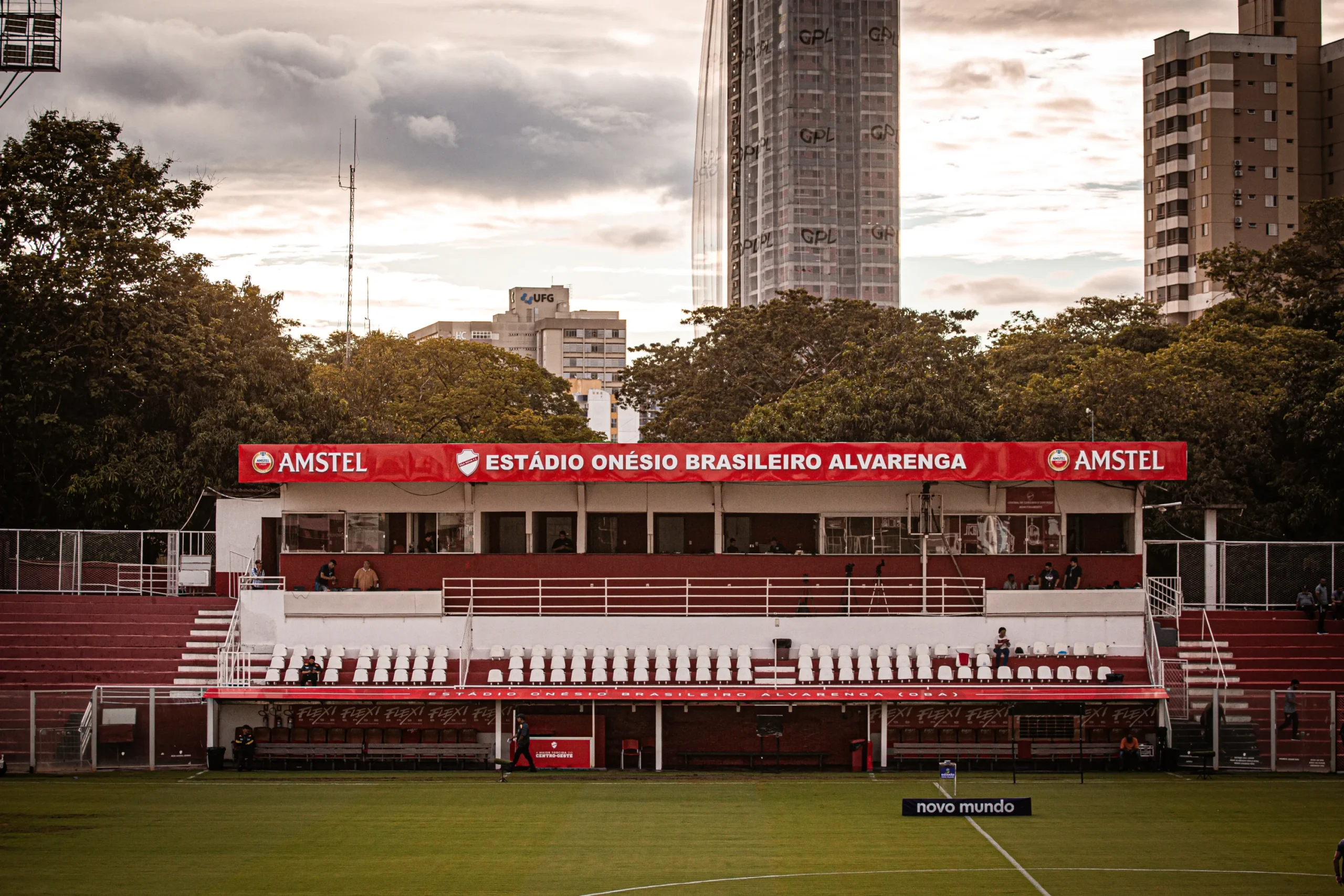 estádio do Vila Nova sedia evento de troca de figurinhas