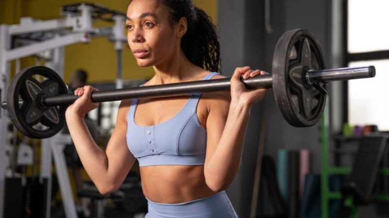 Quanto tempo de treino de força é necessário para prevenir infarto? Estudo aponta duração ideal