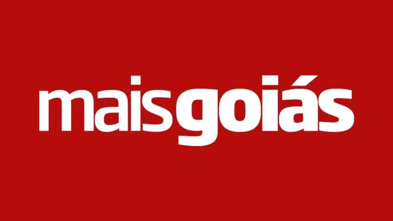 noiva chega dirigindo trator sai de caminhão em casamento