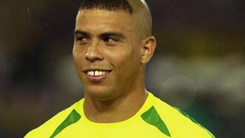 Ronaldo Fenômeno revive versão de 2002 em propaganda chinesa