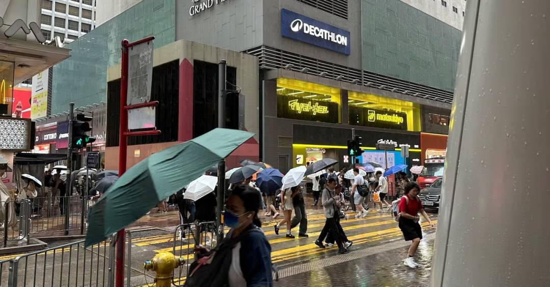 China: passagem de tufão causa cancelamento de voos e mais de 340.000 evacuações
