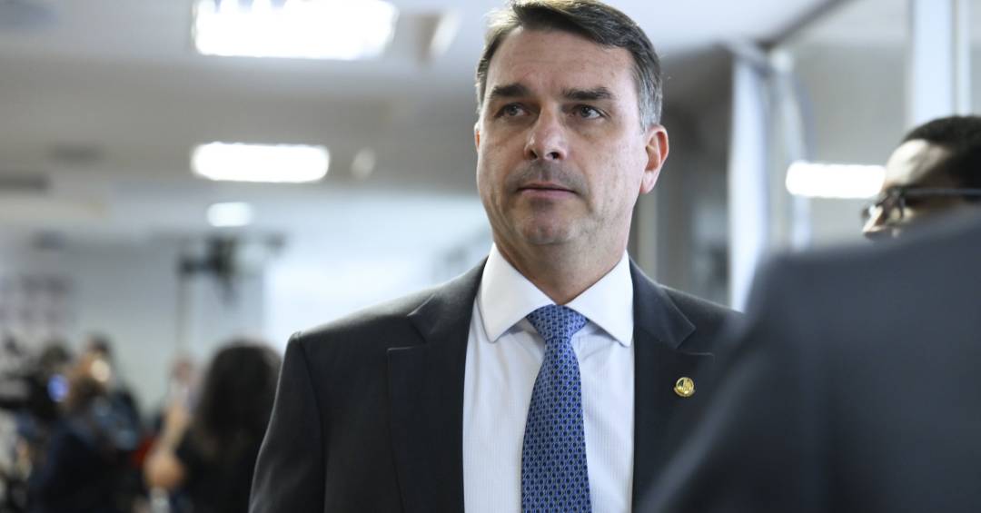 Equipe de Flávio busca laudo sobre foto com Sicário de Daniel Vorcaro