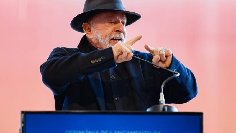 Governo Lula decide jogar parado sobre barraco público entre Flávio e Michelle