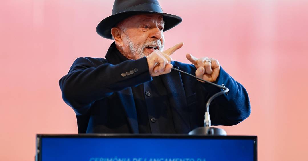 Governo Lula decide jogar parado sobre barraco público entre Flávio e Michelle