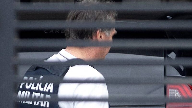 Moraes mantém Bolsonaro em prisão domiciliar, mas proíbe visitas por 30 dias