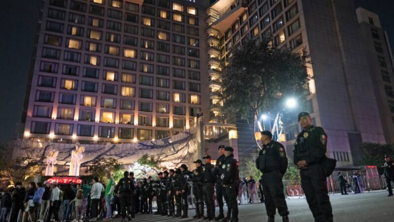 Polícia frustra “serenata” de mexicanos no hotel da Inglaterra