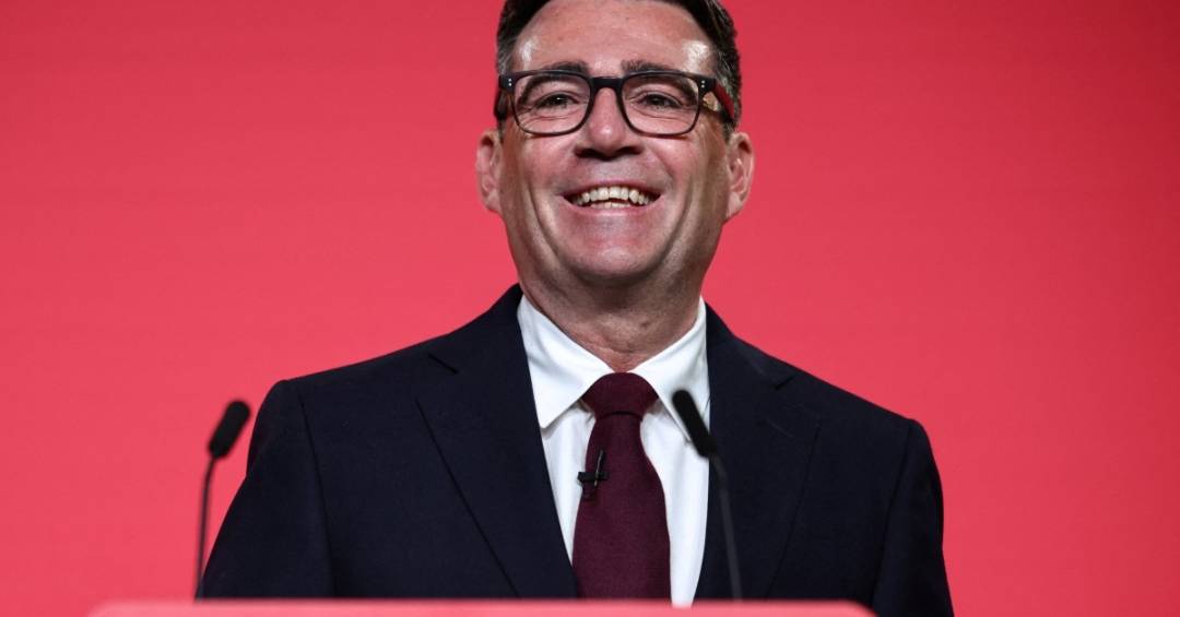 Andy Burnham vira líder do Partido Trabalhista e será o próximo premiê britânico